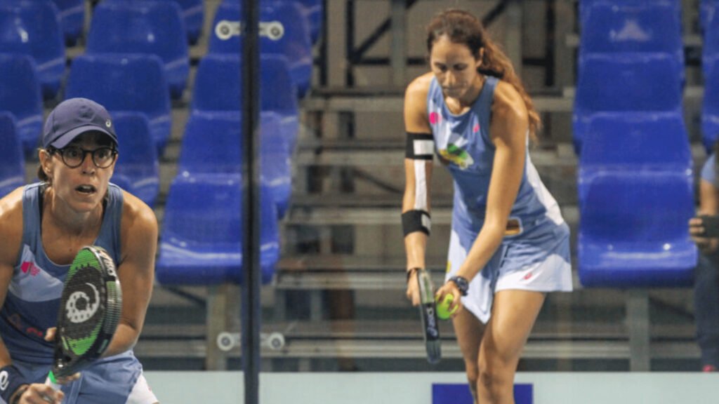 Service tips in Padel